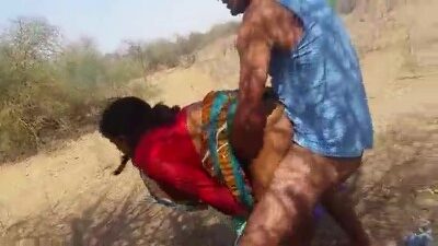 Gramathu auntyai nanban opathai MMS sex video eduthen