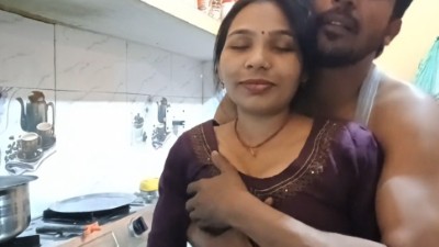 Anni Mulai Pisainthu Kozhunthan Kitchen Ool Seigiraan