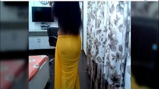 Sexy indian cam girl strips dance naked